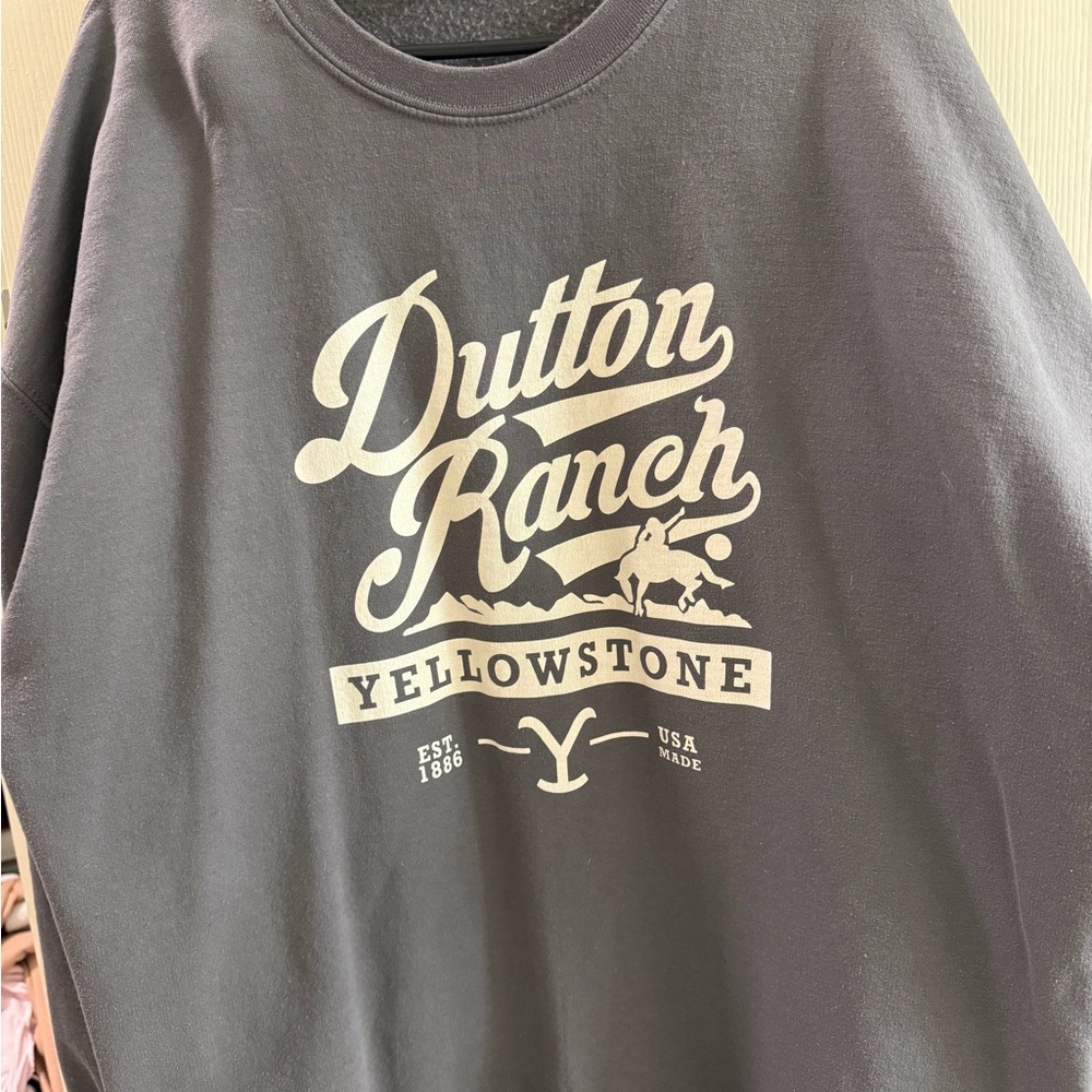 Gildan Gray Sweatshirt Dutton Ranch 2xl
